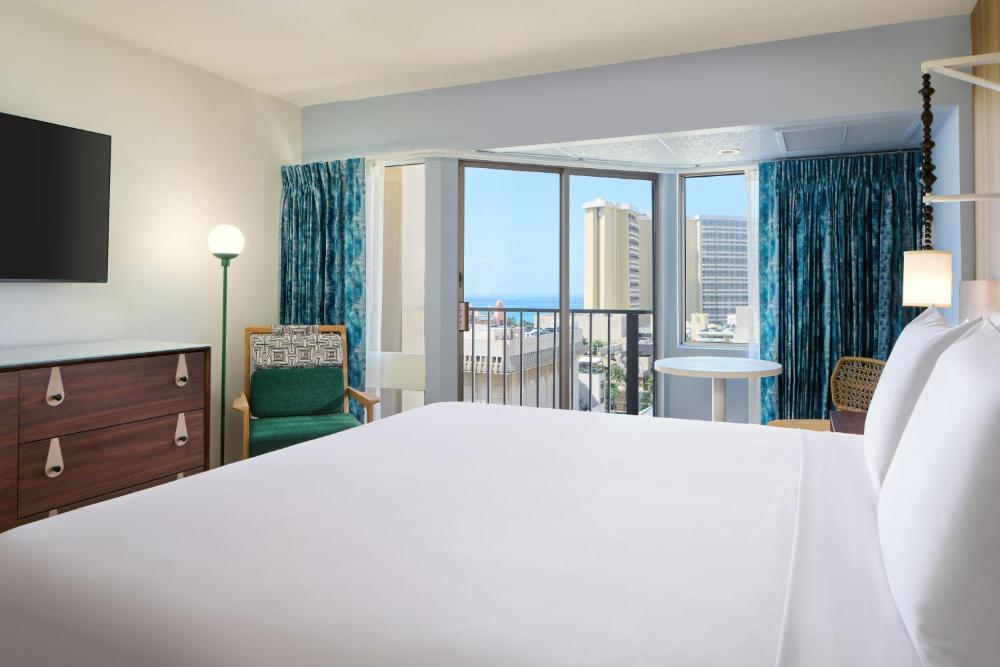 Partial Ocean View King interior